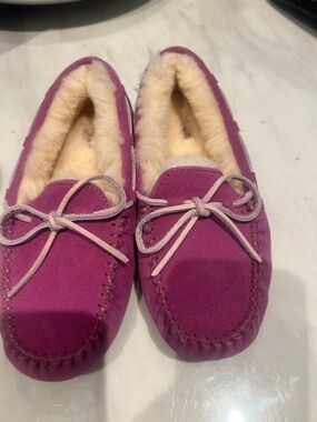 Ugg Big Girls Dakota Moccasin Size 3, New
